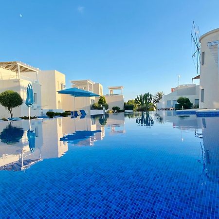 Wavebreeze Villas Paphos Eksteriør billede