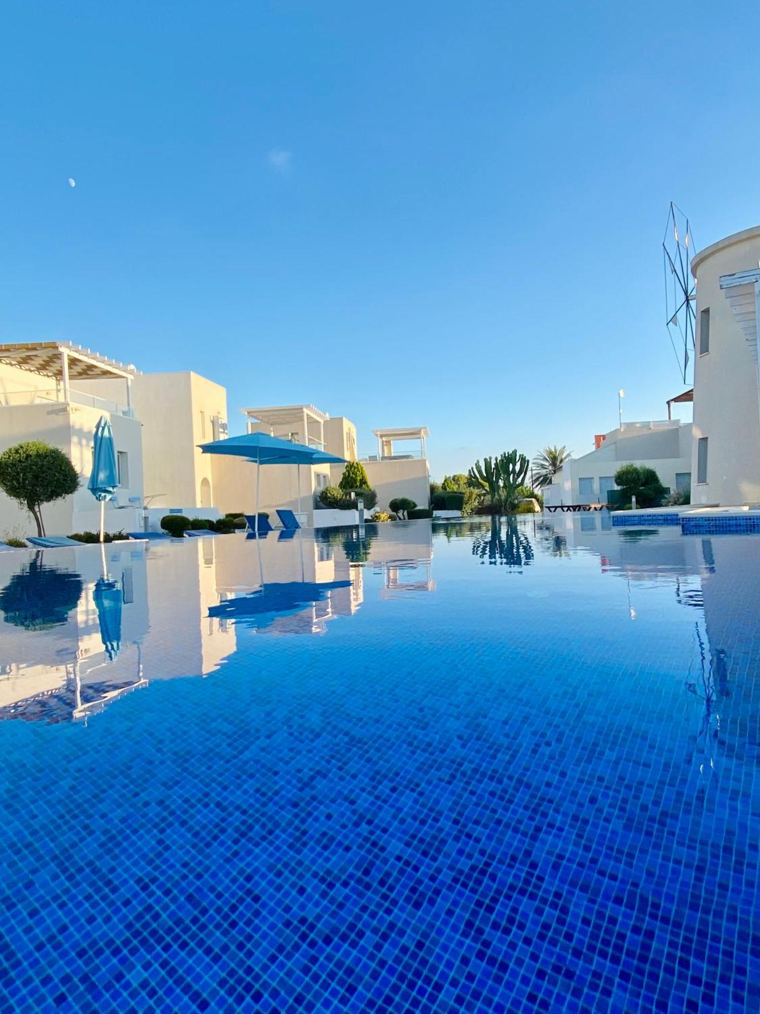 Wavebreeze Villas Paphos Eksteriør billede